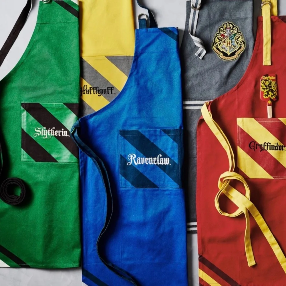 HARRY POTTER™ x Williams Sonoma Gryffindor™ Adult Apron NWT